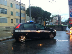 CRONACA_pol municipale sottopassaggio-pm